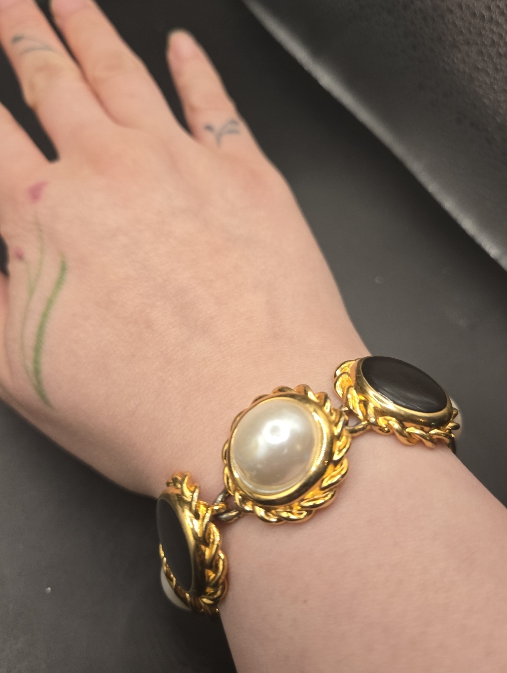 Vintage Anne Klein AK Gold Tone Cabochon Link Bracelet Black Pearl Statement